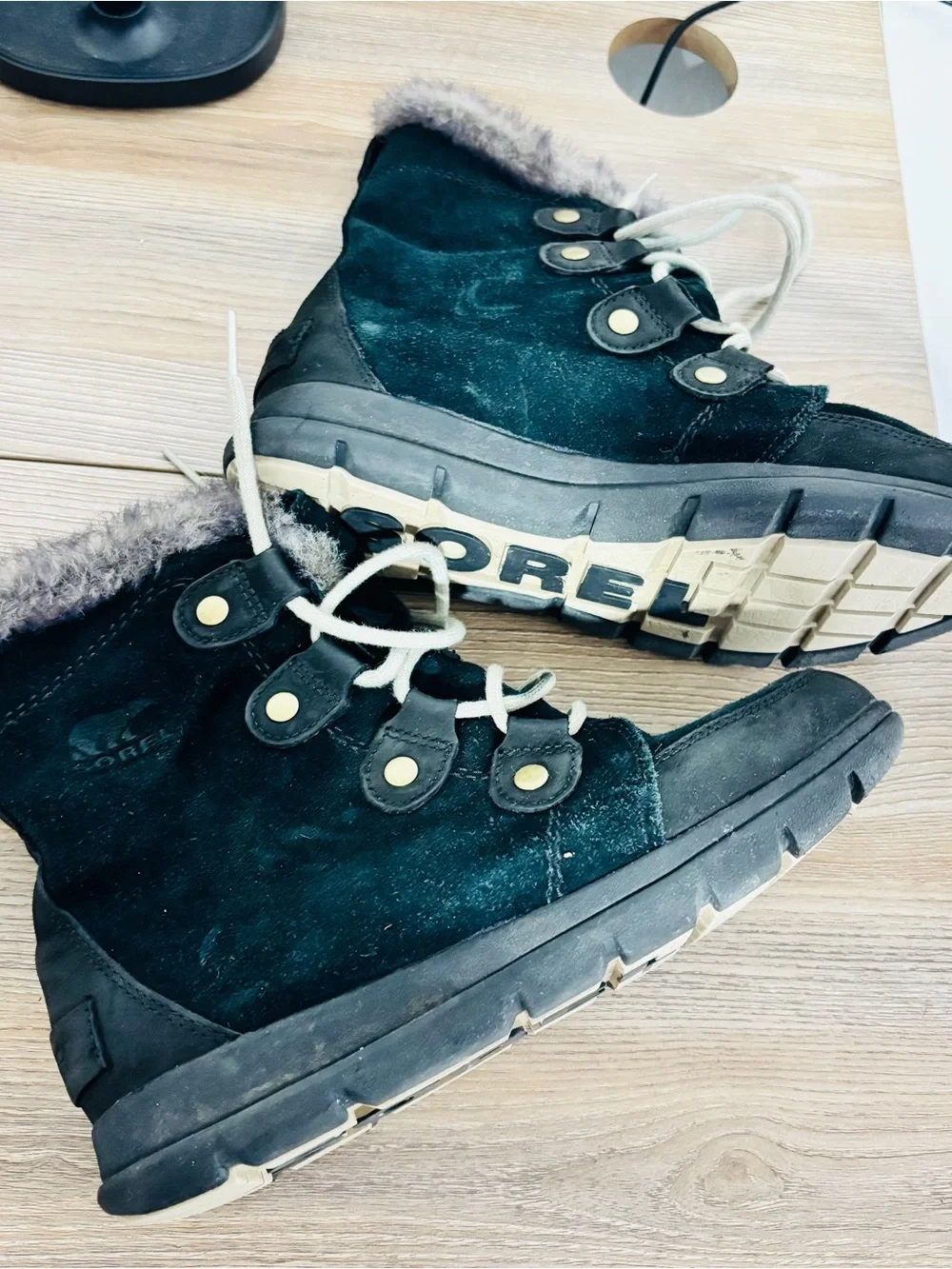 Sorel Women's‎ Black Faux-Fur Lined Lace-Up Winter Boots Size 7.5